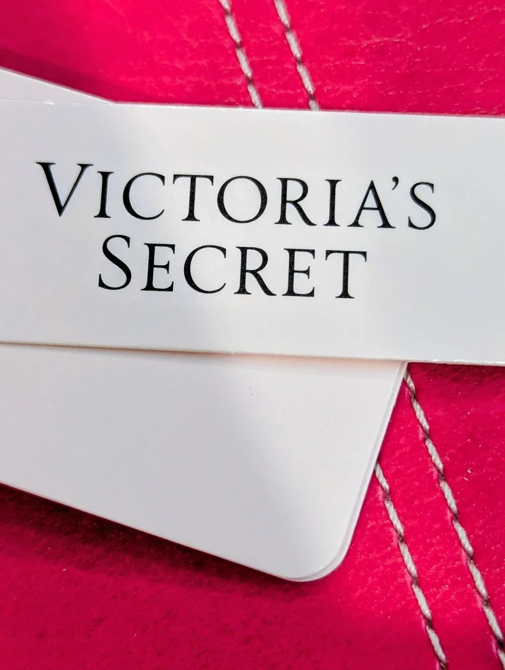 🆕 VICTORIA'S SECRET Holiday Festive Gold Tone Key Ring/Bag Charms